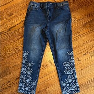 Chico's The Platinum Blue Floral Embroidered Ankle/Cropped Jeans, NWOT, 10 (1.5)